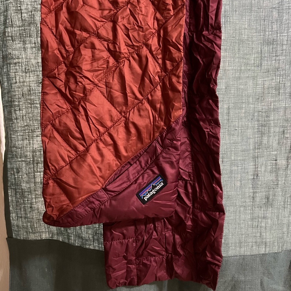 COPY - Patagonia Nano puff scarf burgundy orange